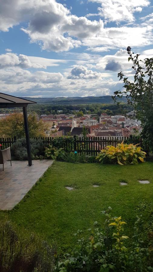 Blick Ueber Krems Mit Gartenpavillon Krems an der Donau Exterior foto